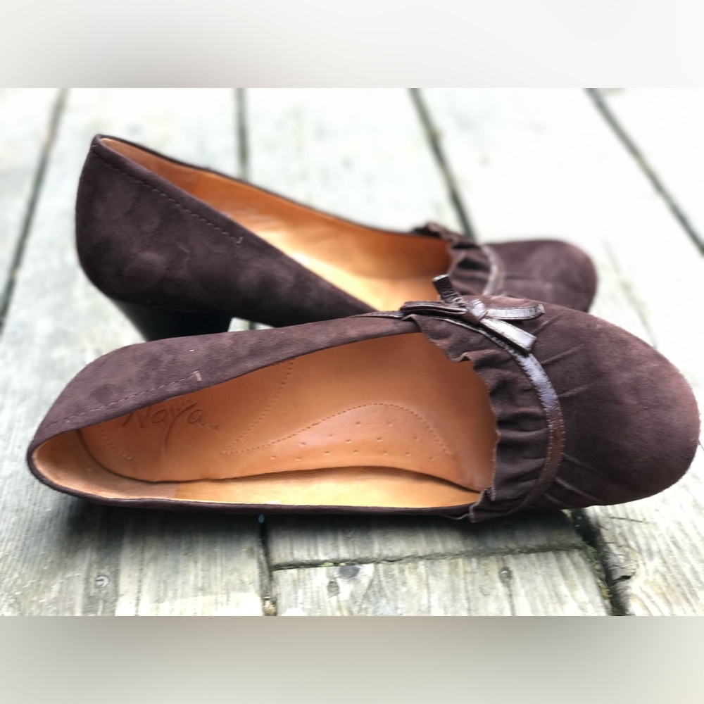 Maya Caitlin Bow Pleated Brown Suede Pump 11M